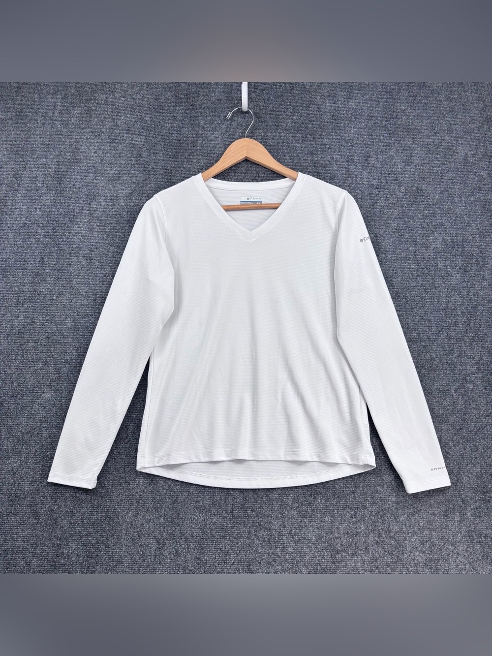 Columbia PFG White Omni Shade Long Sleeve V Neck Shirt Women’s M